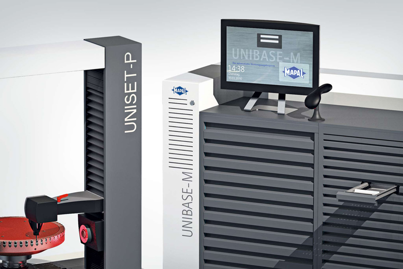 A setting room equipped by MAPAL with setting and measuring devices as well as tool dispensing systems.