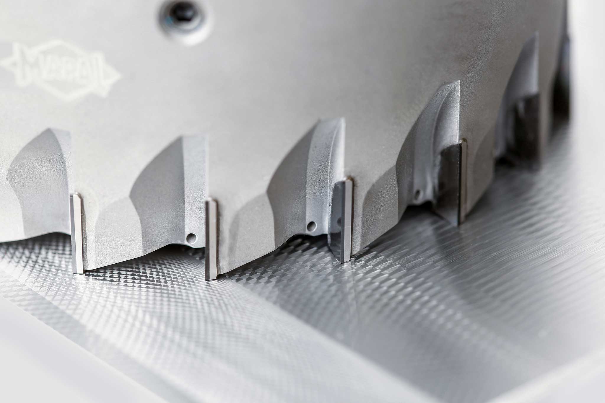 Several FaceMill-Diamond cutting edges on a machined surface of an aluminium component in detail.