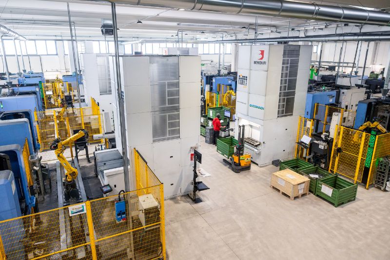 Blick in die Fertigung bei Benvenuti, die zu 50 Prozent robotergestützt ist