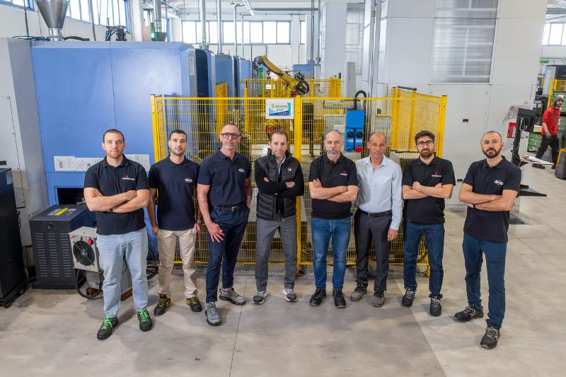 Blick in die Fertigung bei Benvenuti, die zu 50 Prozent robotergestützt ist