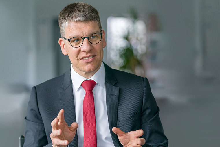 Dr Jochen Kress gives an interview.