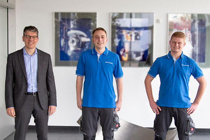 From left to right: Dr Jochen Kress, Lukas Weiss and Julian Kraus standing in the entrance area of MAPAL