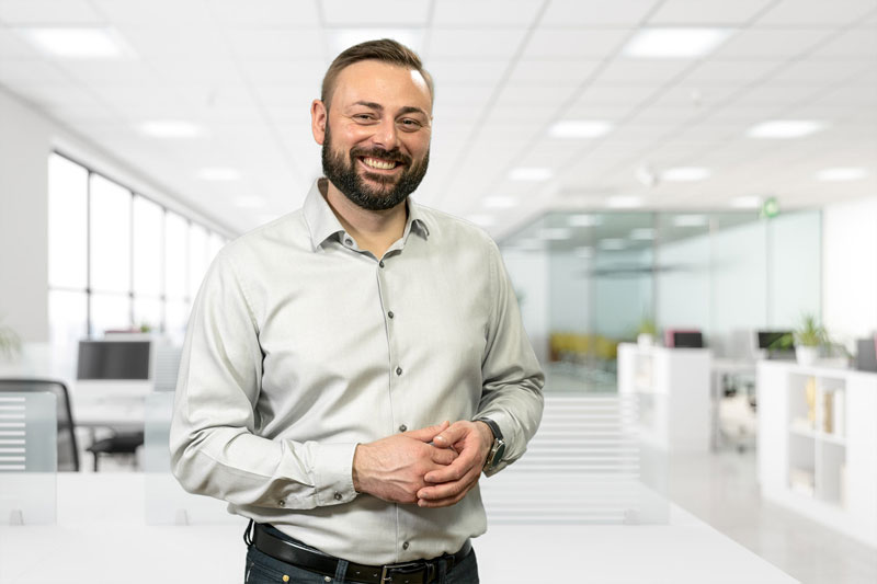 The picture shows Dennis Sandig, Product Owner and Application Manager at MAPAL.