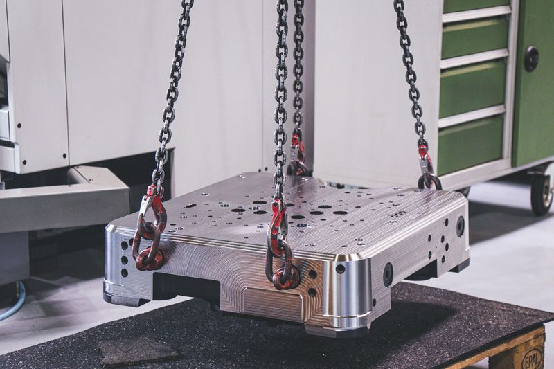 The picture shows a component placed on a Euro pallet.