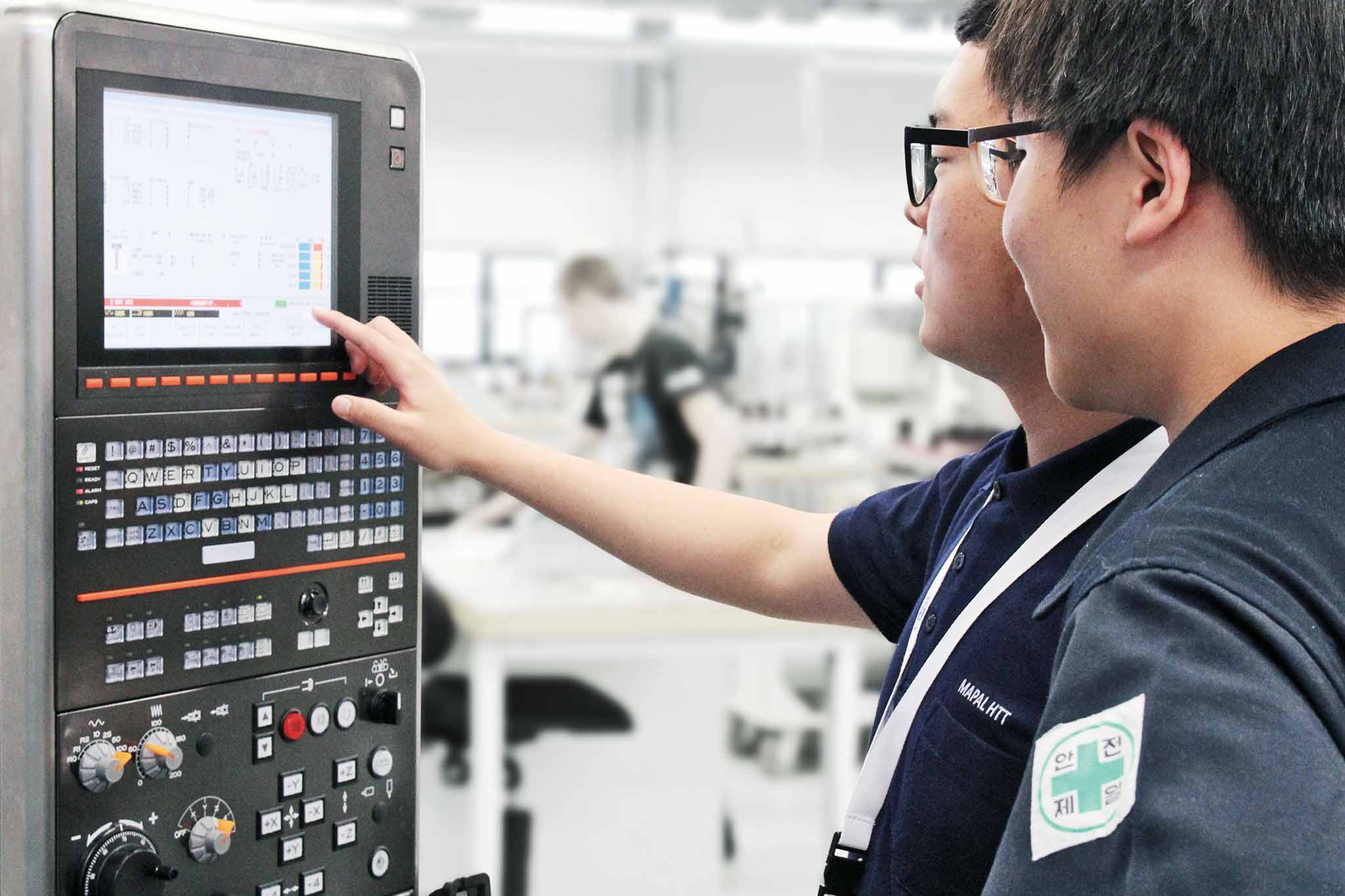 n the engineering area, MAPAL also optimizes the machining parameters of the NC programming.