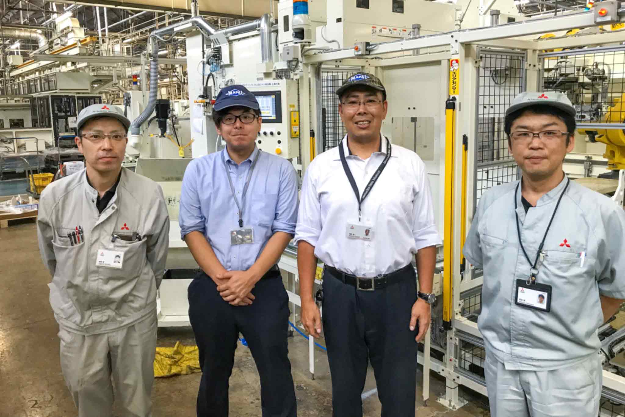 Four people work in MMC in the manufacturing area. Two MAPAL employees and two MMC employees.
