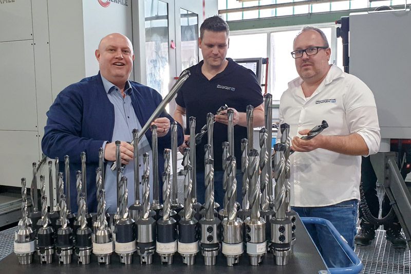 The project managers Uwe Rein, Dominik Geßner and Mike Mangner with the tools.