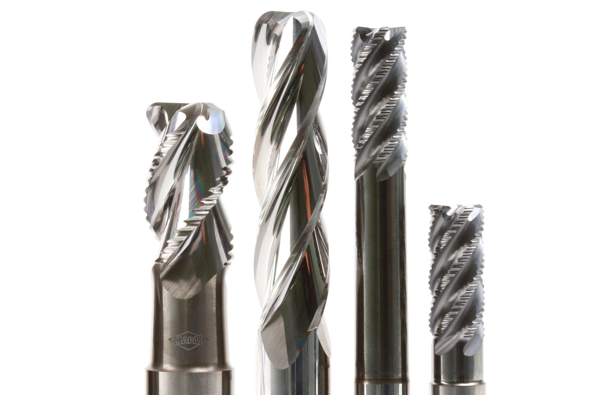 Die vier neuen Fräser aus Vollhartmetall zum Hochleistungsfräsen von Stahl und Aluminium stehen nebeneinander.