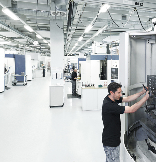 A real production environment is available to customers in the MAPAL technology center in Aalen.