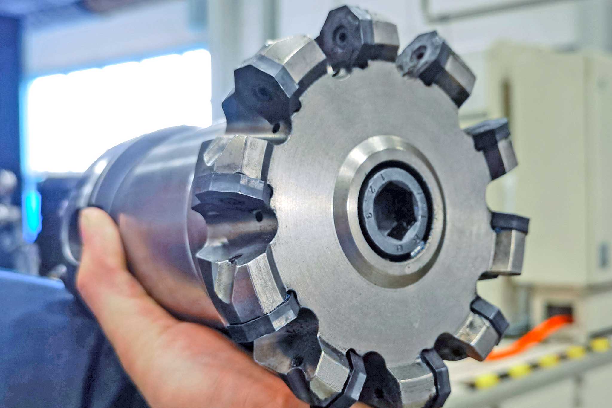 NeoMill face milling cutters boost screw compressors | MAPAL