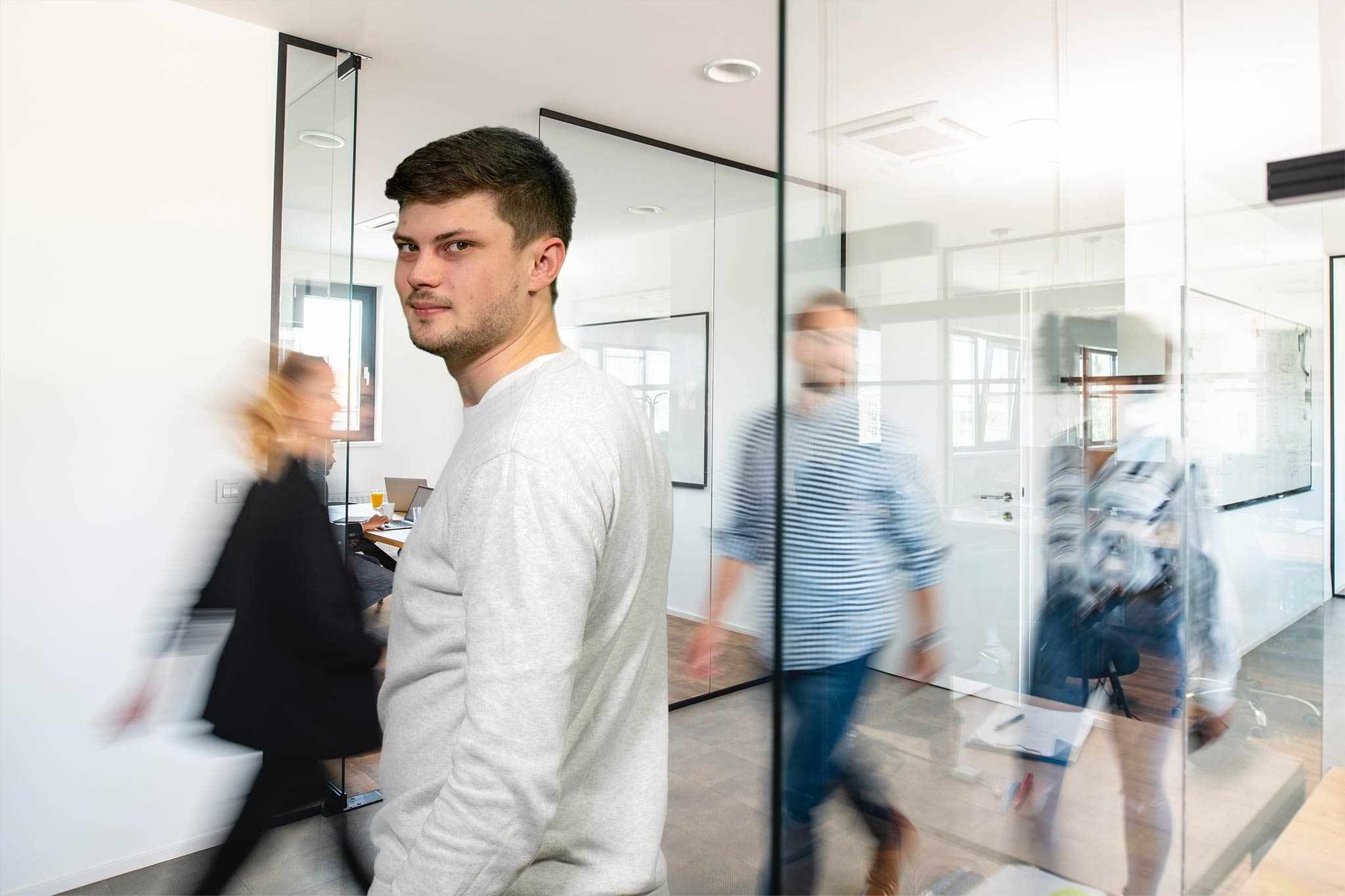 Das Bild zeigt Joshua Roth, Junior Inhouse Consultant im IT Team von MAPAL Aalen.