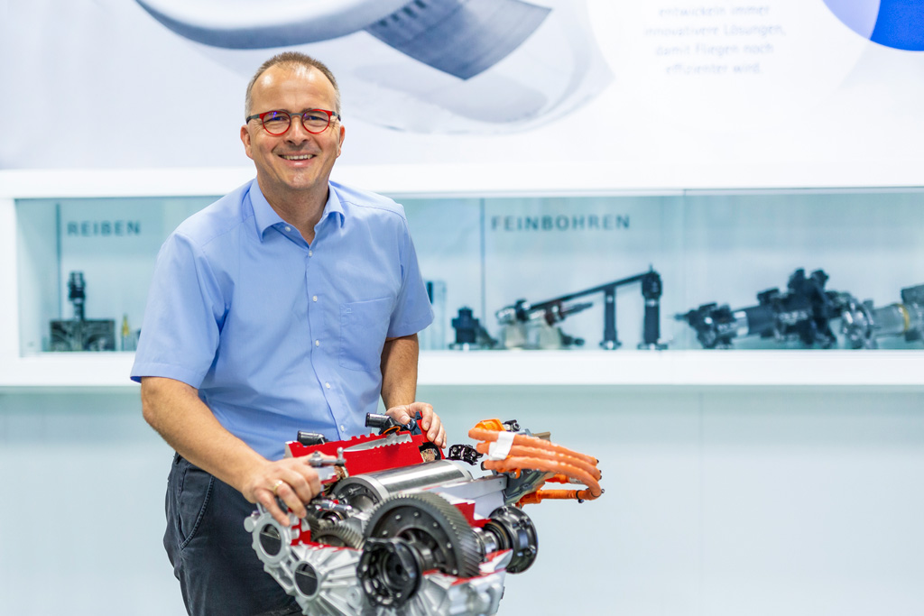 Matthias Winter, Global Head of Segment Management Automotive, with a model of an electric engine.