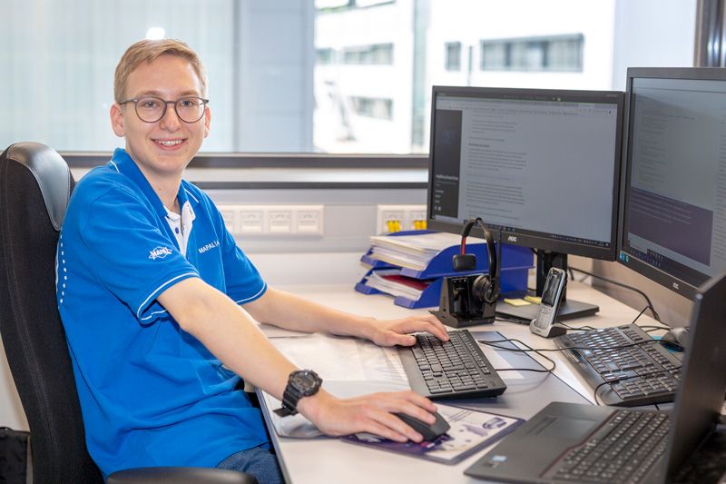 Philipp Rottenbiller is an IT specialist trainee at the MAPAL site in Aalen.