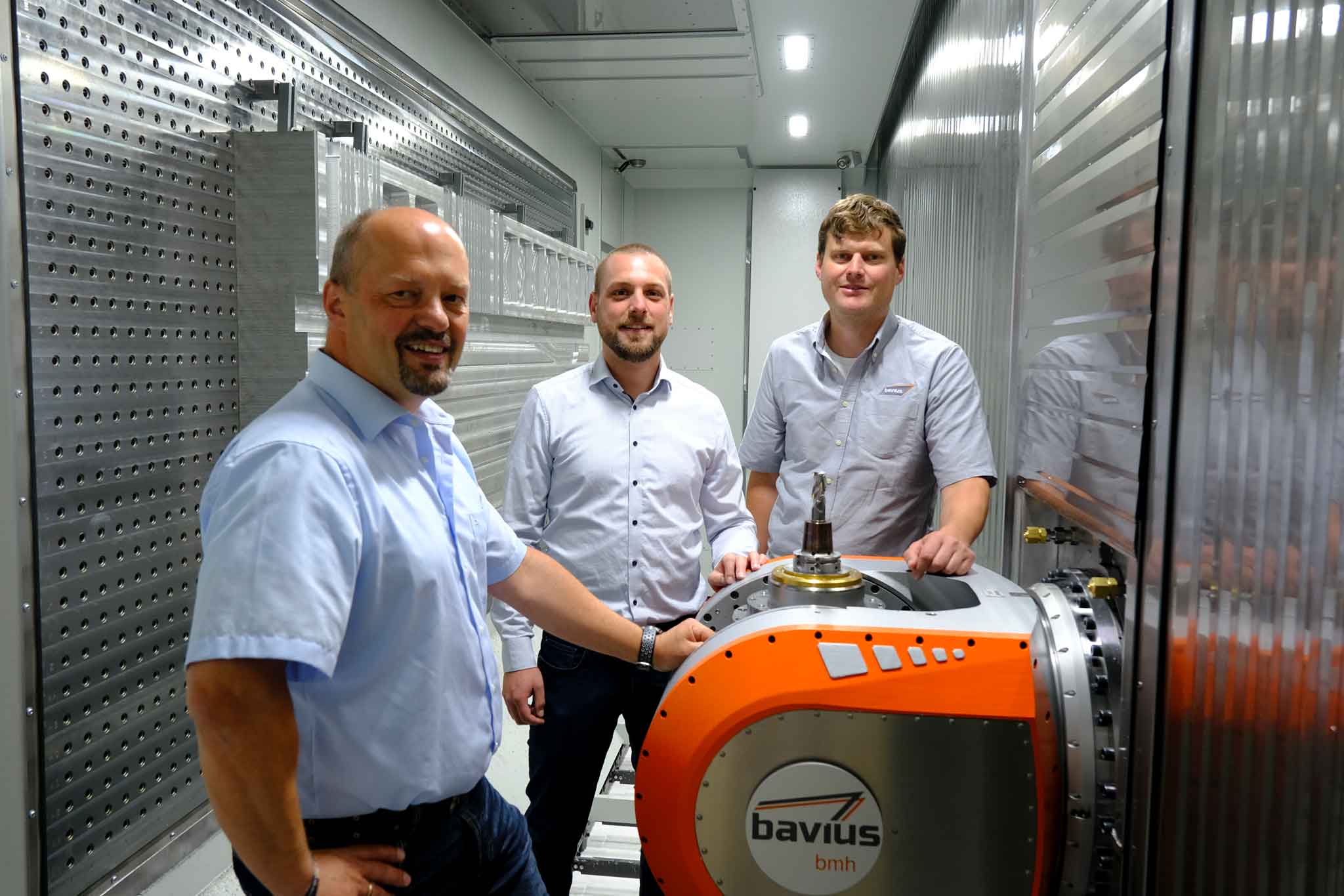 Im Maschinenraum stehen Thomas Jungbeck, Tim Rohmer und Stefan Diem.