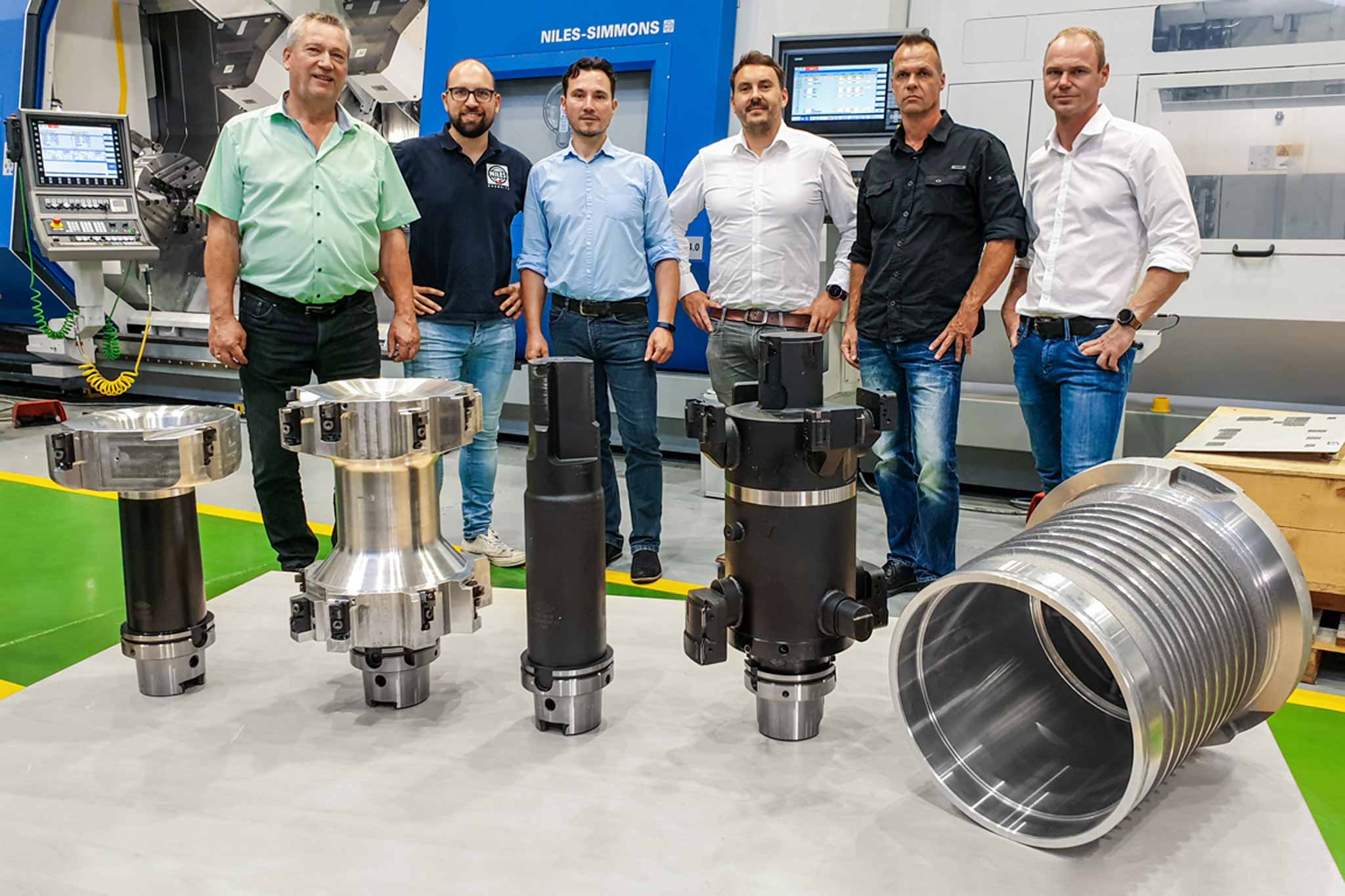 Thomas Lötzsch, Christian Winkler and Daniel Pilz from NILES-SIMMONS with André Ranke, Axel Schwarze and Heiko Süß from MAPAL.