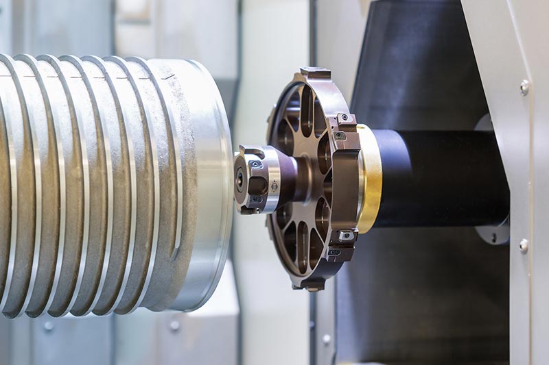 The picture shows a stator housing for electric motors clamped on a machine tool. A MAPAL tool is about to be machined.