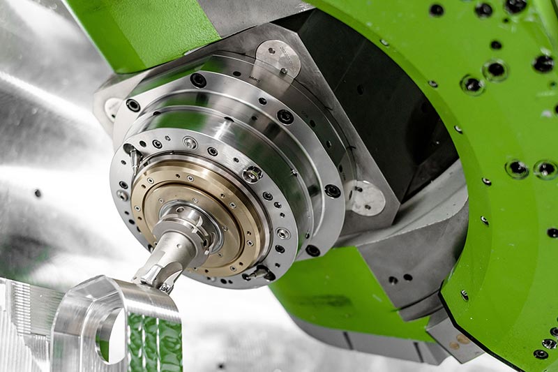 Interior of a horizontal machining centre with 3-axis milling head and ISO shoulder milling cutter SPM-Rough during machining.