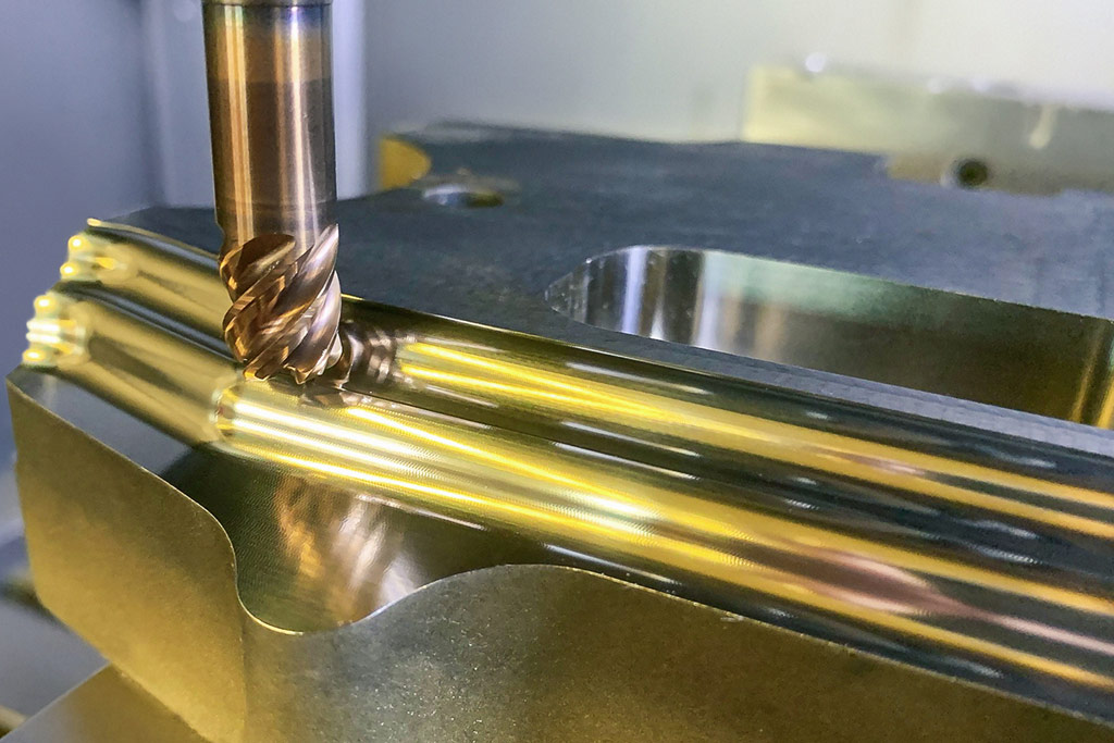 An OptiMill-3D-CR-Hardened corner radius milling cutter from MAPAL in use on the machine.