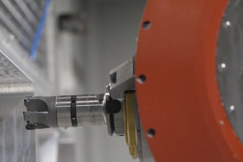 The NeoMill-Alu-QBig for machining the front of the component.