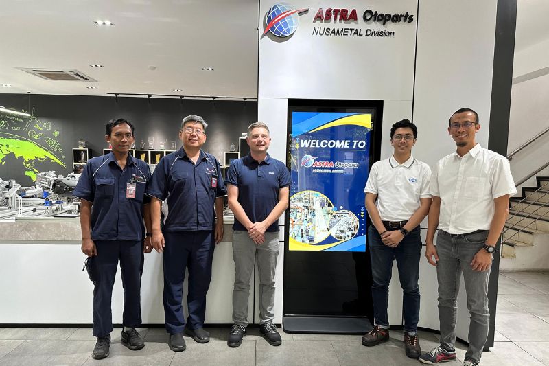 The image shows employees of Nusametal and MAPAL.