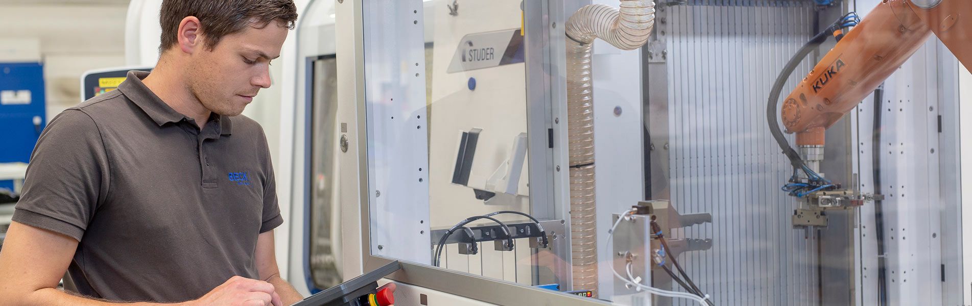 The picture shows an employee of August Beck GmbH & Co. KG working in production.