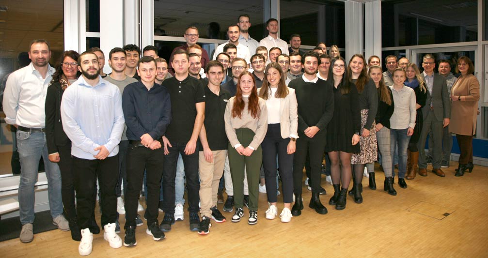 The picture shows the graduates at the ceremonial presentation of their certificates.