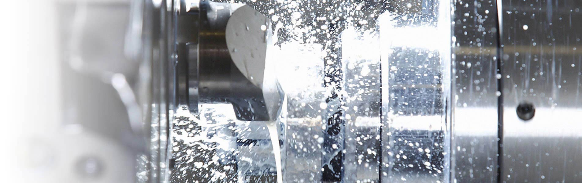 Turning with MAPAL tools on the machine.