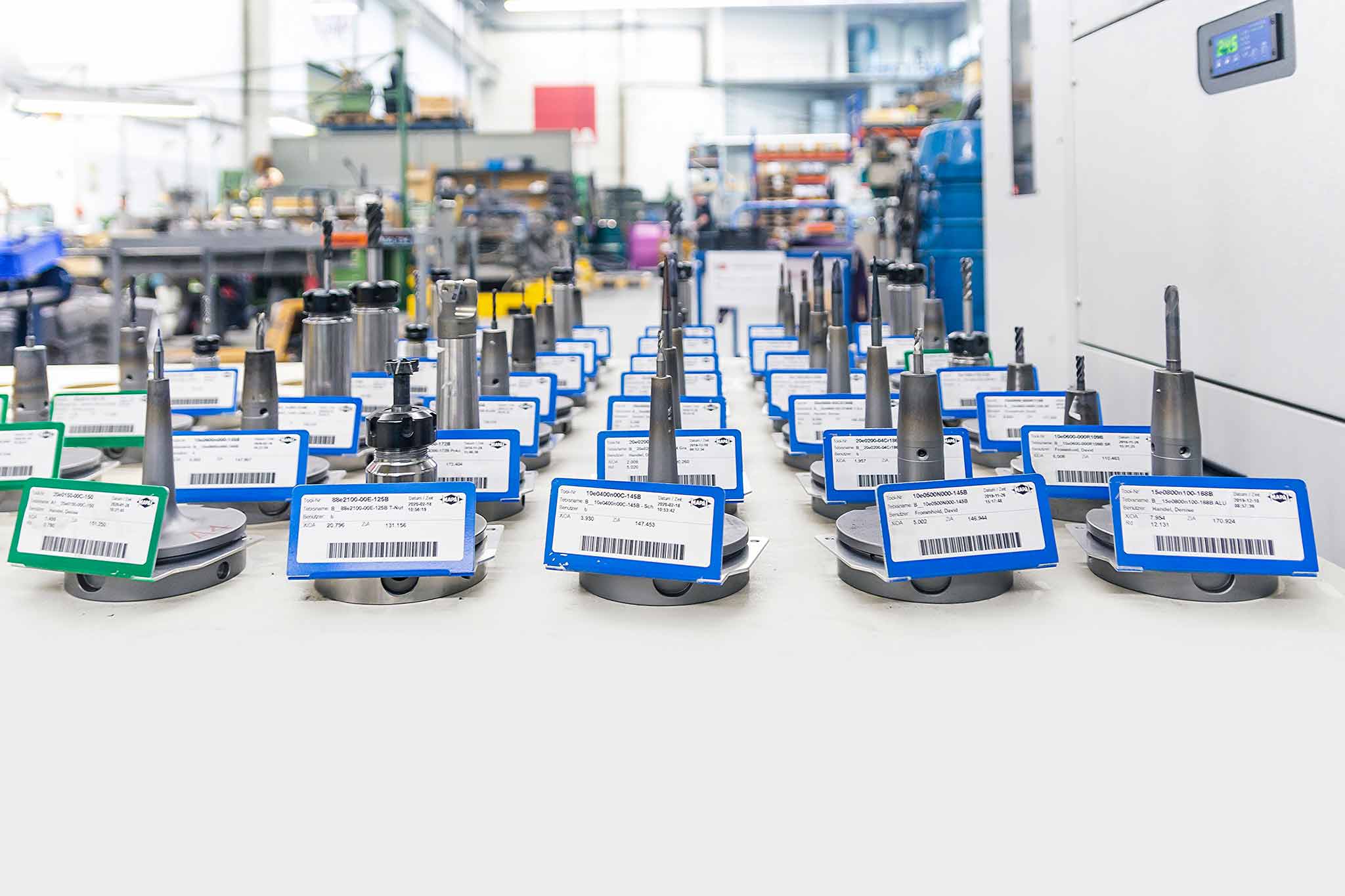 Equipped tools are in the production. They are arranged in several rows and are provided with labels. In the foreground is a complex form from Walter Formenbau.